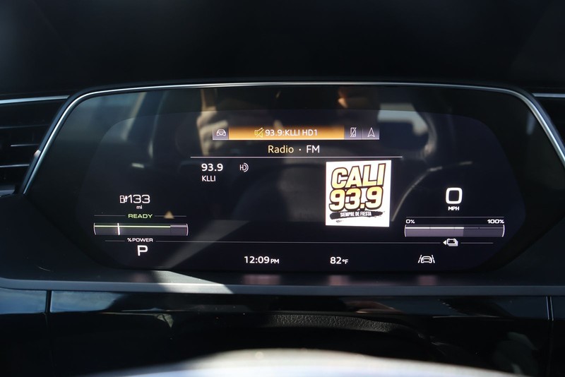 Audi e-tron Vehicle Full-screen Gallery Image 25