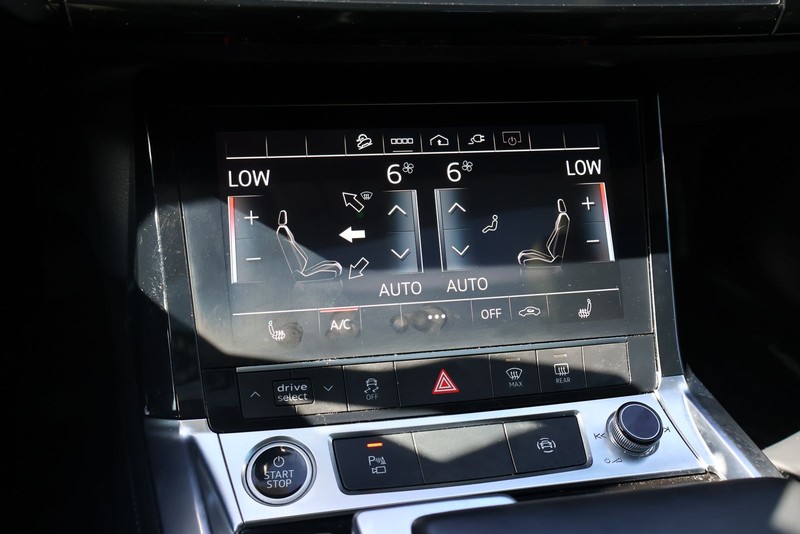 Audi e-tron Vehicle Full-screen Gallery Image 32