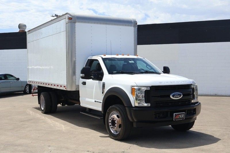 Ford Super Duty F-450 DRW Vehicle Full-screen Gallery Image 02