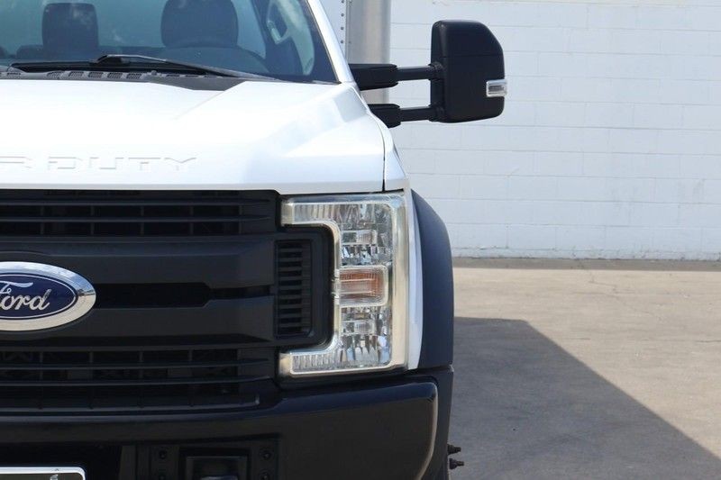 Ford Super Duty F-450 DRW Vehicle Full-screen Gallery Image 04