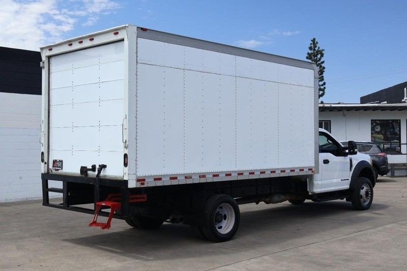 Ford Super Duty F-450 DRW Vehicle Full-screen Gallery Image 05