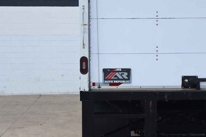 Ford Super Duty F-450 DRW Vehicle Full-screen Gallery Image 07