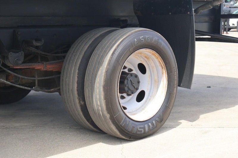 Ford Super Duty F-450 DRW Vehicle Full-screen Gallery Image 16