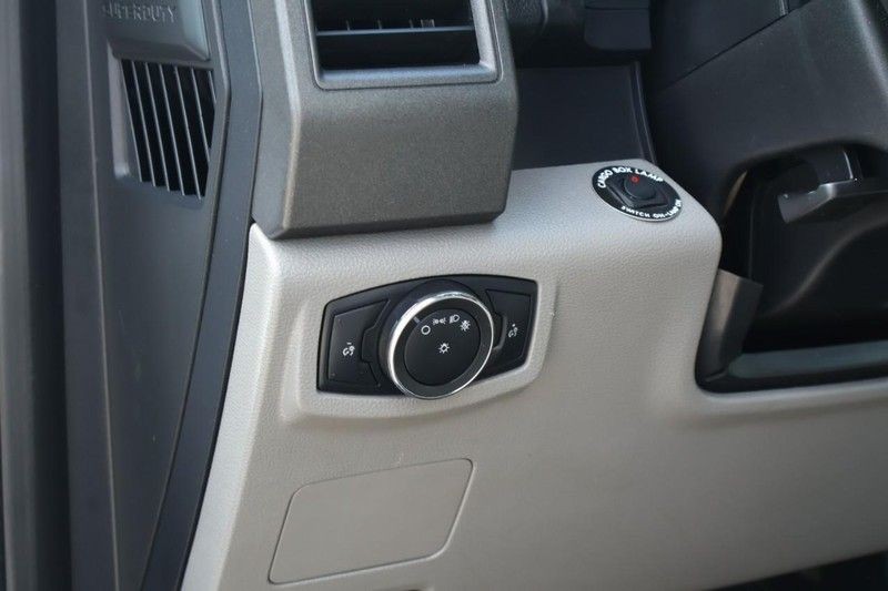 Ford Super Duty F-450 DRW Vehicle Full-screen Gallery Image 19