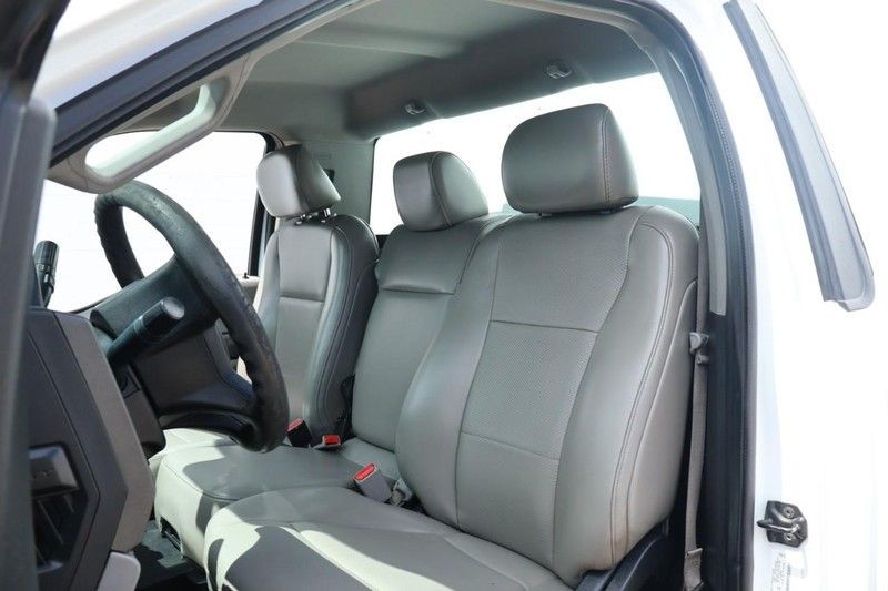 Ford Super Duty F-450 DRW Vehicle Full-screen Gallery Image 21