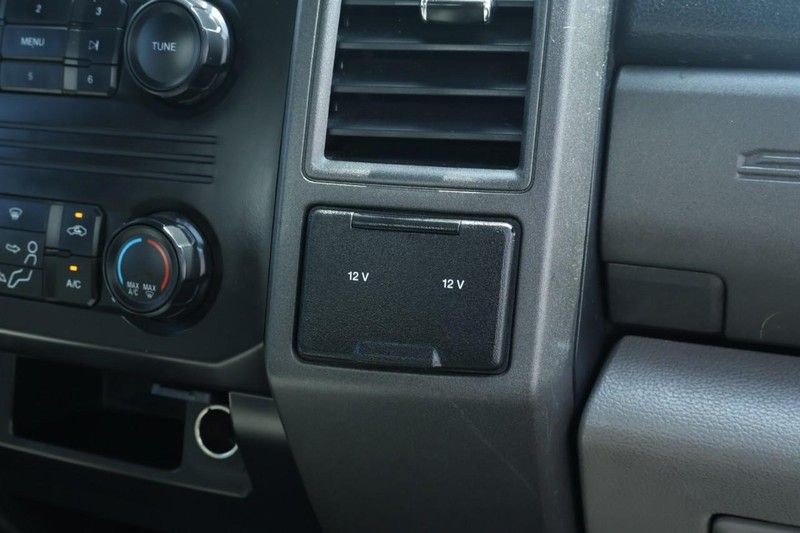 Ford Super Duty F-450 DRW Vehicle Full-screen Gallery Image 31