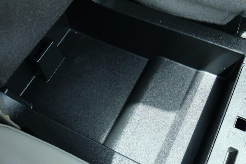 Ford Super Duty F-450 DRW Vehicle Full-screen Gallery Image 34