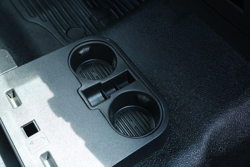 Ford Super Duty F-450 DRW Vehicle Full-screen Gallery Image 35