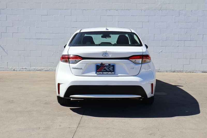 Toyota Corolla Vehicle Full-screen Gallery Image 06