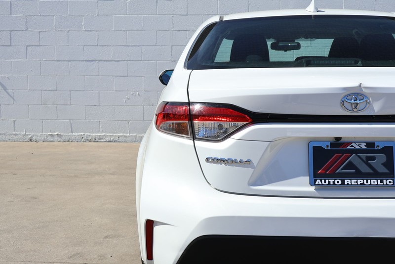 Toyota Corolla Vehicle Full-screen Gallery Image 07