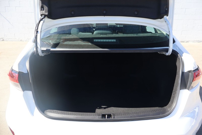 Toyota Corolla Vehicle Full-screen Gallery Image 08