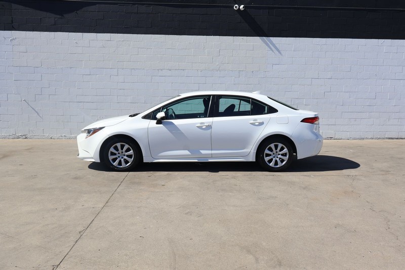 Toyota Corolla Vehicle Full-screen Gallery Image 10