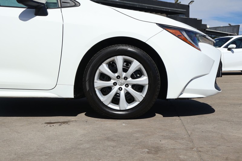 Toyota Corolla Vehicle Full-screen Gallery Image 13