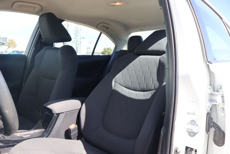 Toyota Corolla Vehicle Full-screen Gallery Image 17