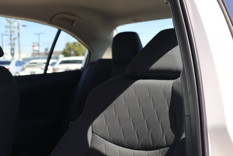 Toyota Corolla Vehicle Full-screen Gallery Image 18