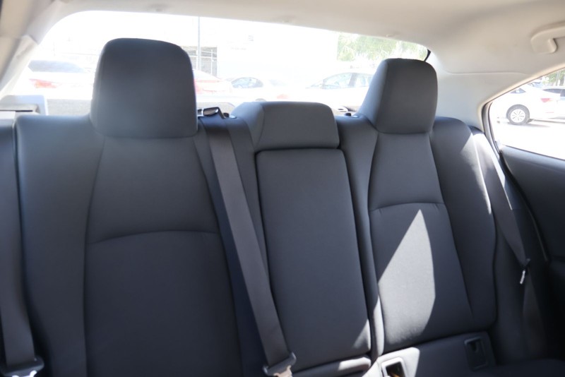 Toyota Corolla Vehicle Full-screen Gallery Image 21