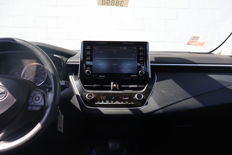 Toyota Corolla Vehicle Full-screen Gallery Image 27