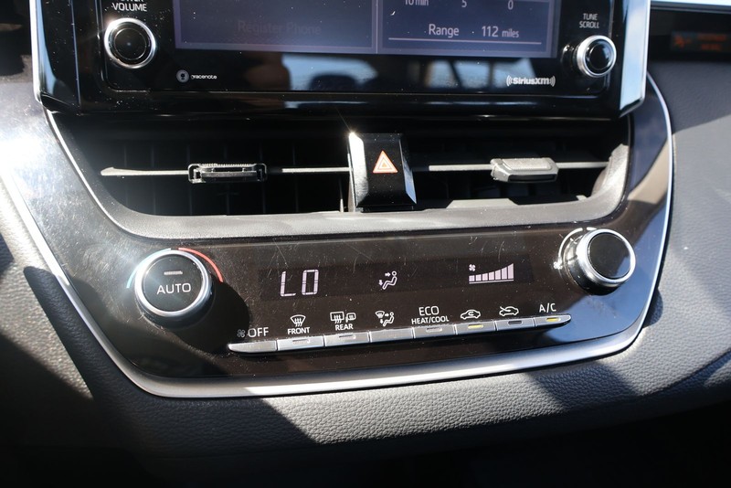 Toyota Corolla Vehicle Full-screen Gallery Image 30