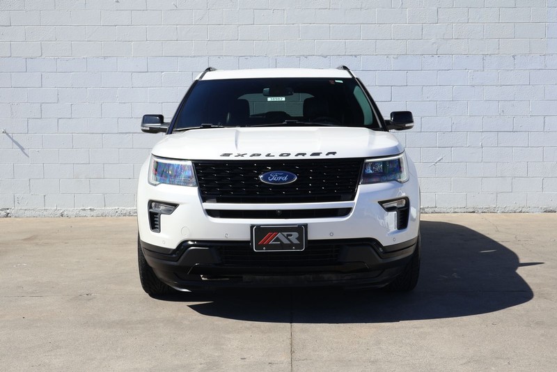 Ford Explorer Vehicle Full-screen Gallery Image 02