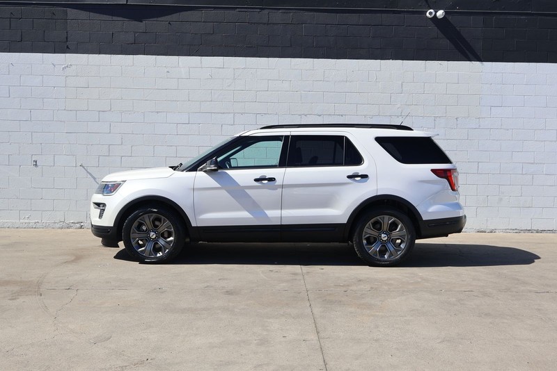 Ford Explorer Vehicle Full-screen Gallery Image 10