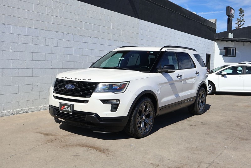 Ford Explorer Vehicle Full-screen Gallery Image 11