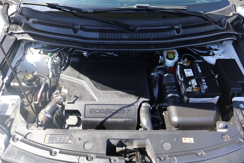 Ford Explorer Vehicle Full-screen Gallery Image 12