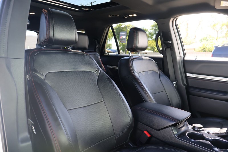 Ford Explorer Vehicle Full-screen Gallery Image 20