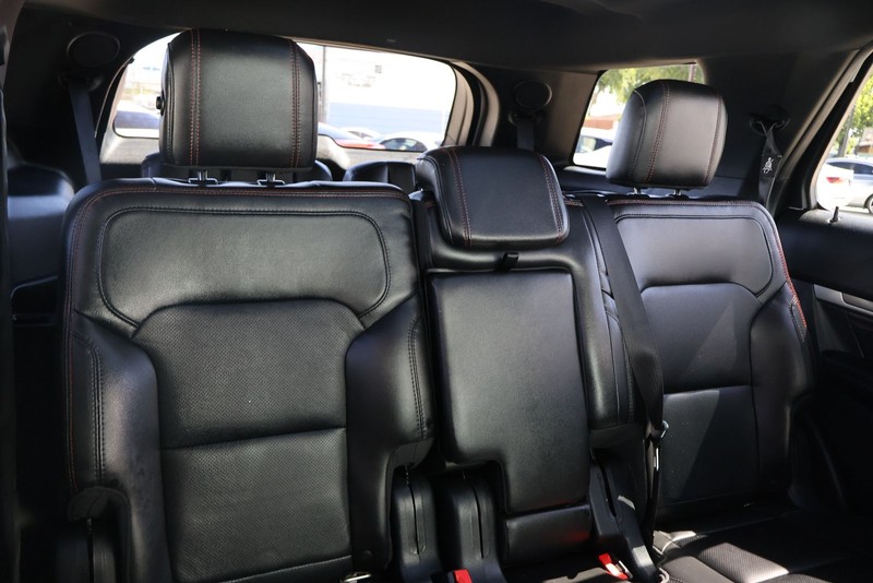 Ford Explorer Vehicle Full-screen Gallery Image 21