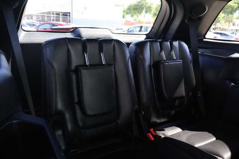 Ford Explorer Vehicle Full-screen Gallery Image 22