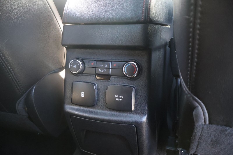 Ford Explorer Vehicle Full-screen Gallery Image 23