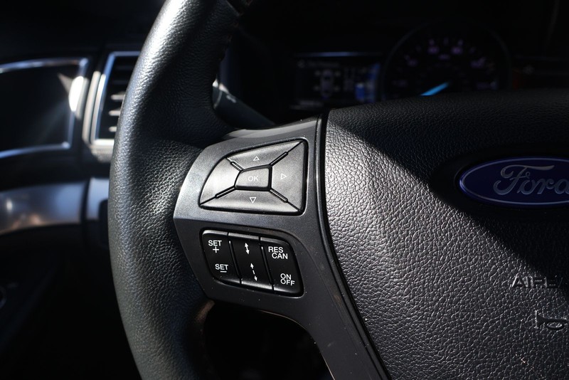 Ford Explorer Vehicle Full-screen Gallery Image 27