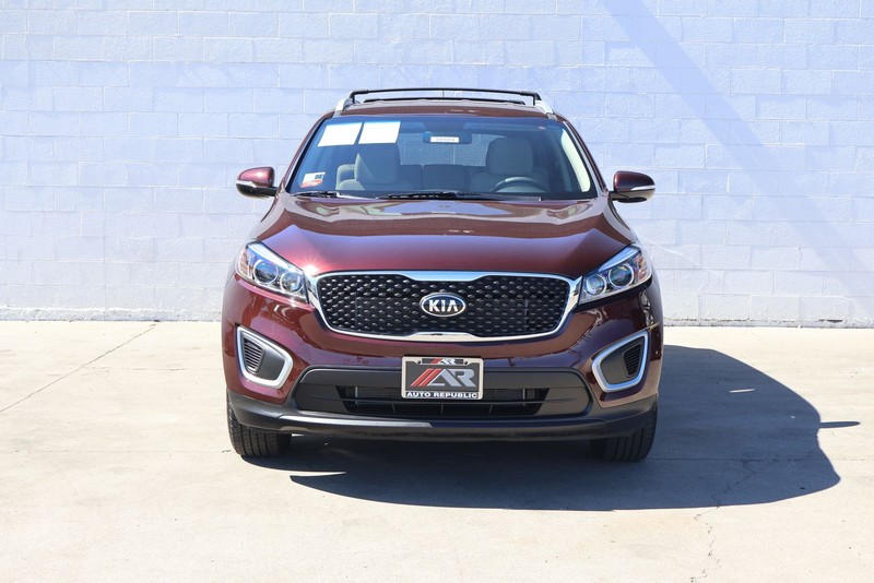 Kia Sorento Vehicle Full-screen Gallery Image 02