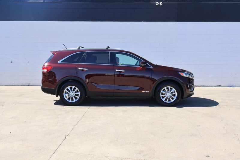 Kia Sorento Vehicle Full-screen Gallery Image 04