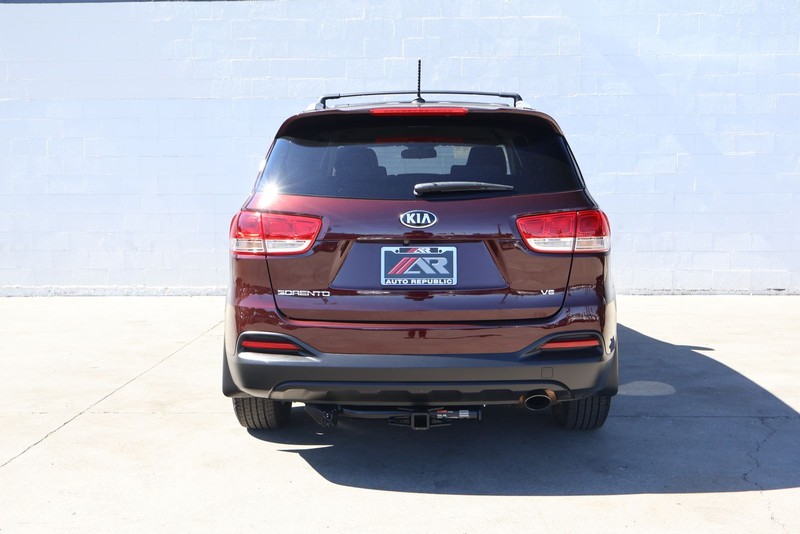 Kia Sorento Vehicle Full-screen Gallery Image 06