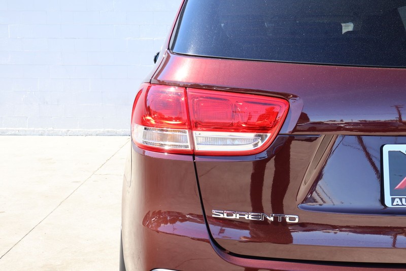 Kia Sorento Vehicle Full-screen Gallery Image 07