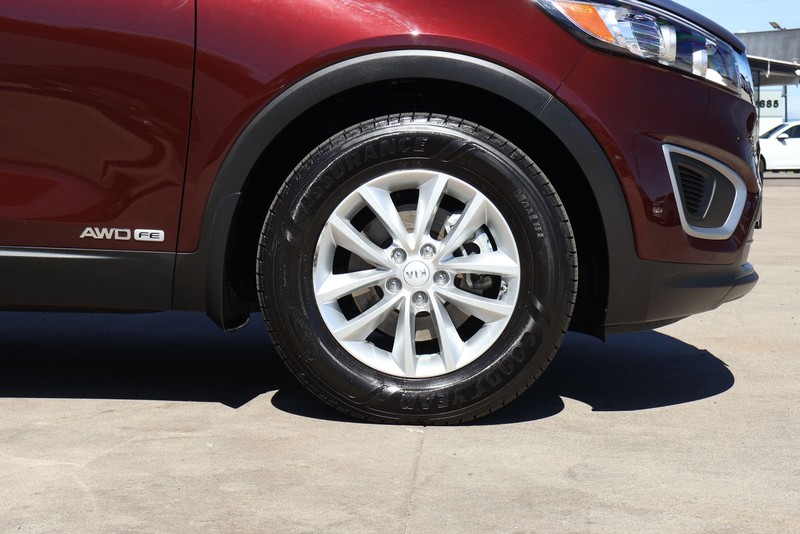 Kia Sorento Vehicle Full-screen Gallery Image 13