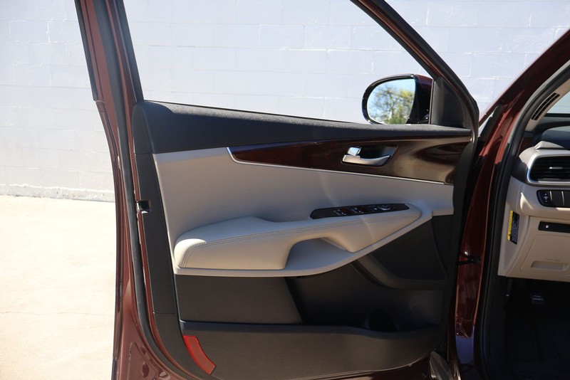 Kia Sorento Vehicle Full-screen Gallery Image 14