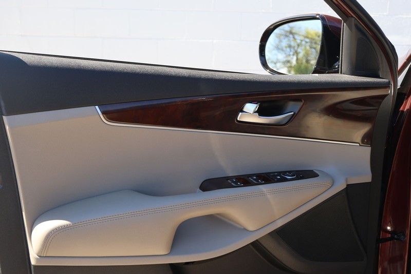 Kia Sorento Vehicle Full-screen Gallery Image 15