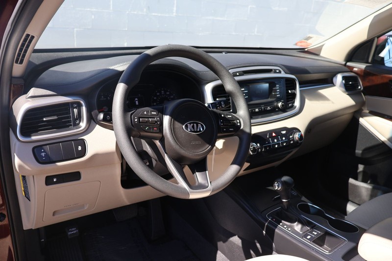 Kia Sorento Vehicle Full-screen Gallery Image 16