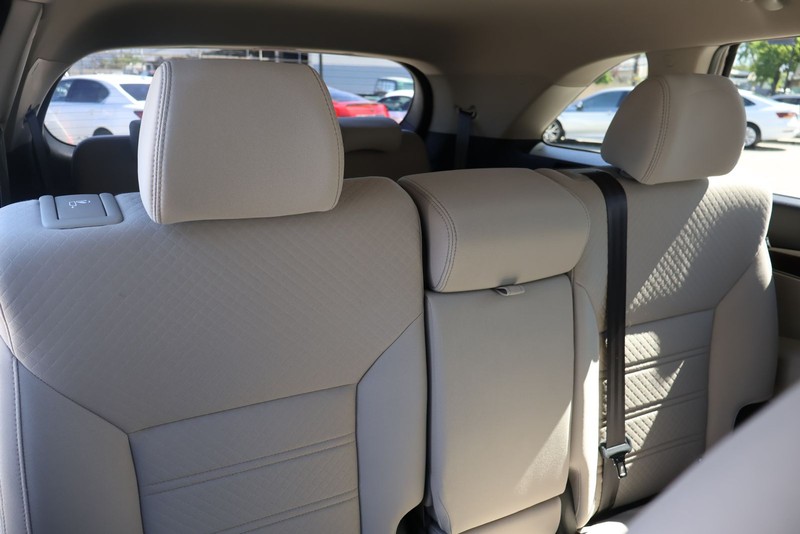 Kia Sorento Vehicle Full-screen Gallery Image 21