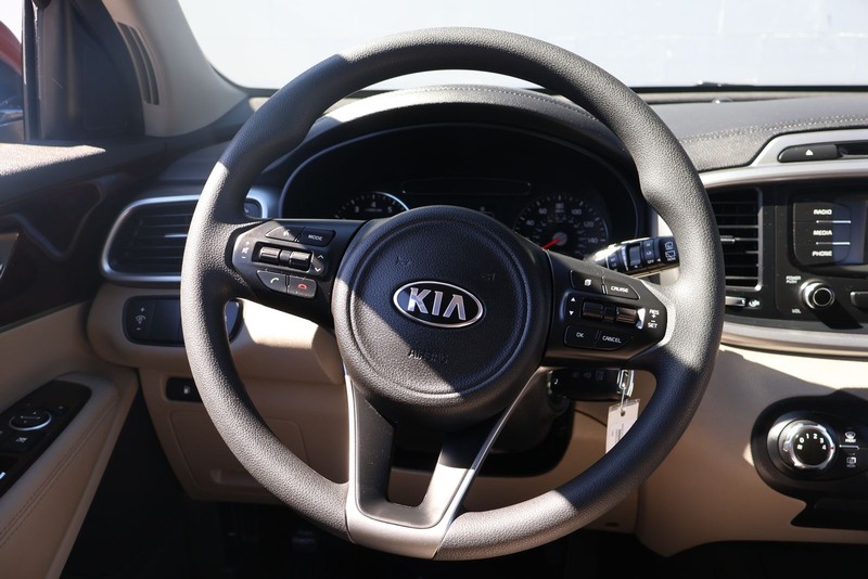 Kia Sorento Vehicle Full-screen Gallery Image 25