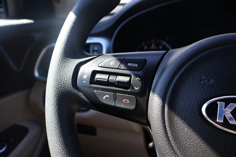 Kia Sorento Vehicle Full-screen Gallery Image 26