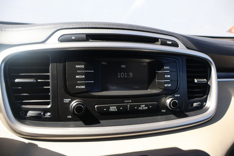 Kia Sorento Vehicle Full-screen Gallery Image 29