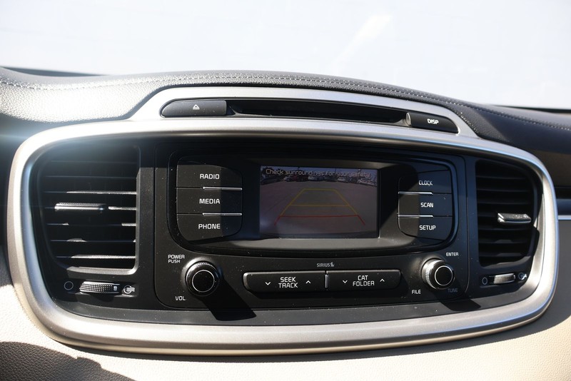 Kia Sorento Vehicle Full-screen Gallery Image 30