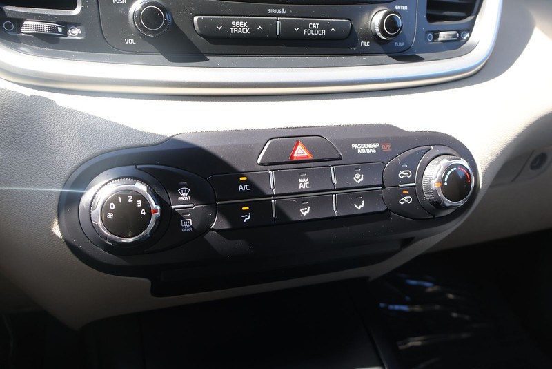 Kia Sorento Vehicle Full-screen Gallery Image 31