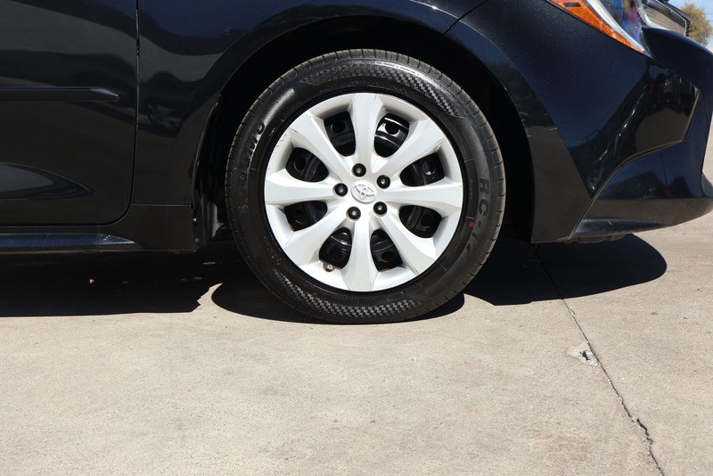 Toyota Corolla Vehicle Full-screen Gallery Image 13