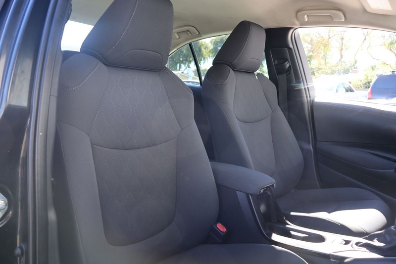 Toyota Corolla Vehicle Full-screen Gallery Image 20