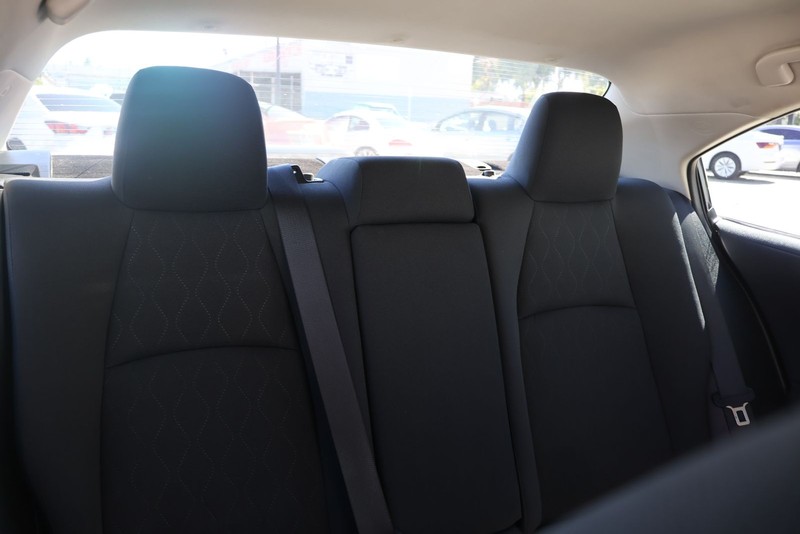 Toyota Corolla Vehicle Full-screen Gallery Image 21