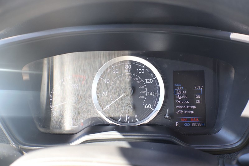 Toyota Corolla Vehicle Full-screen Gallery Image 23