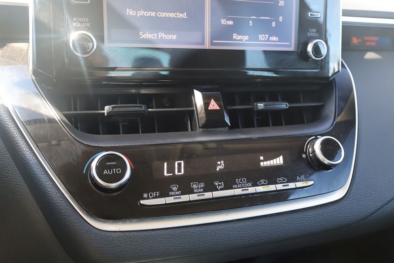 Toyota Corolla Vehicle Full-screen Gallery Image 30